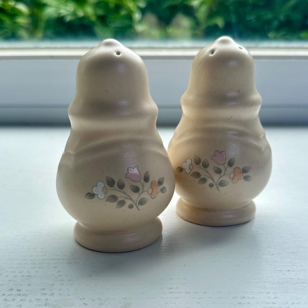 Pfaltzgraff Heirloom Stoneware Salt and Pepper Shakers Vintage Floral Tan Set